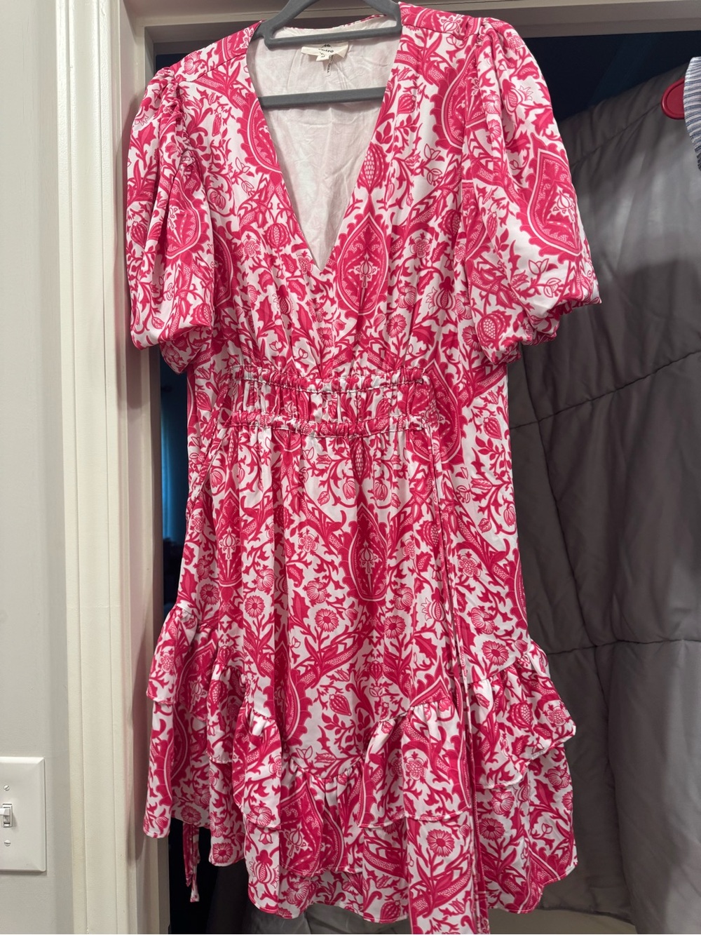 entro Pink & White Floral V-Neck Mini Dress
